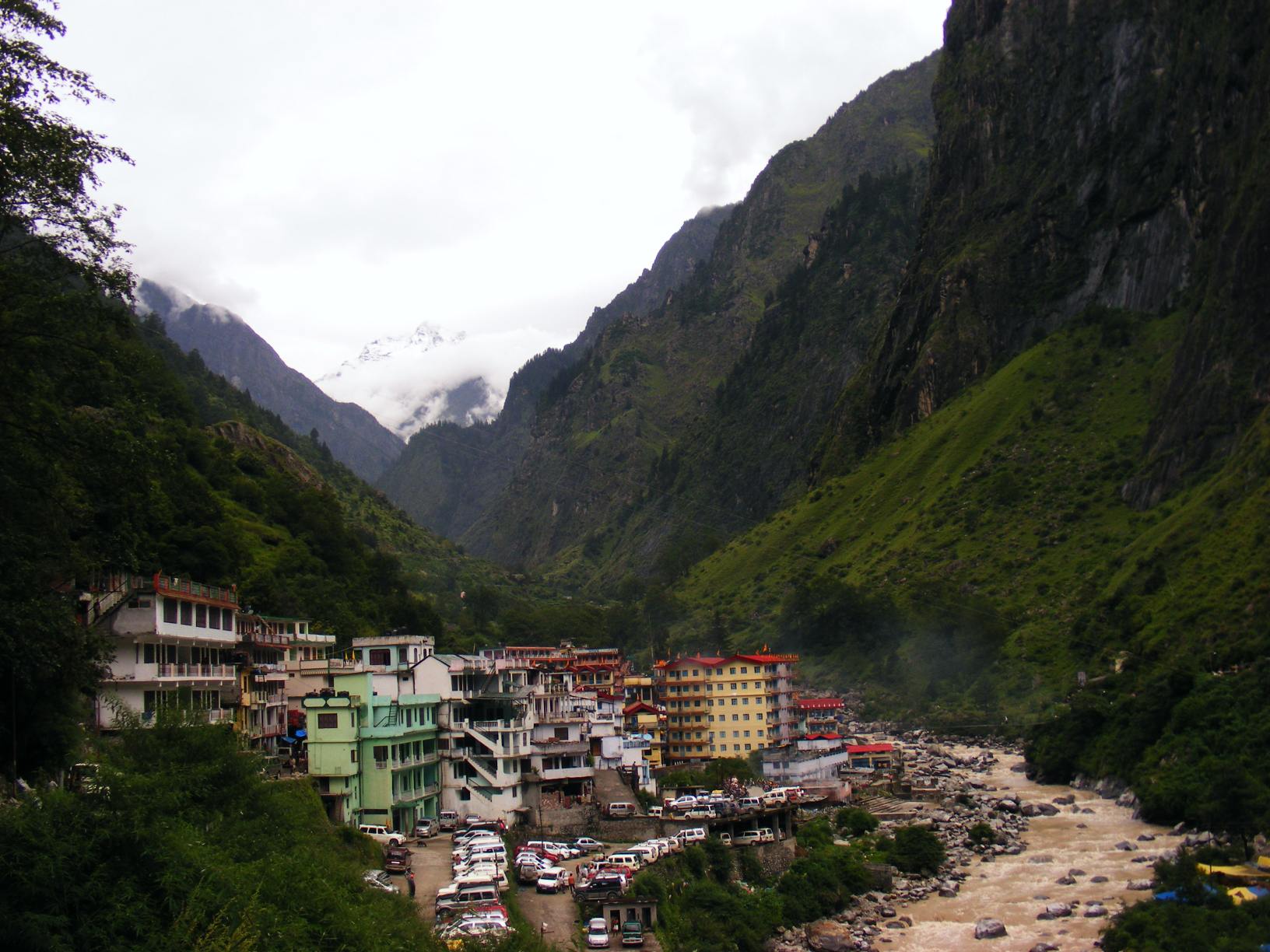 Alaknanda River flowing through the mountain valley near Govindghat, Uttarakhand.