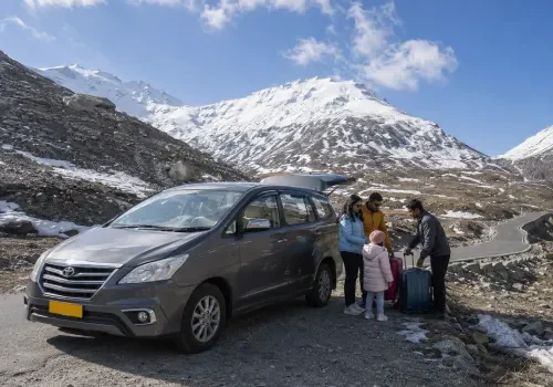Private tour vehicle with driver for Rohtang Pass travel planning